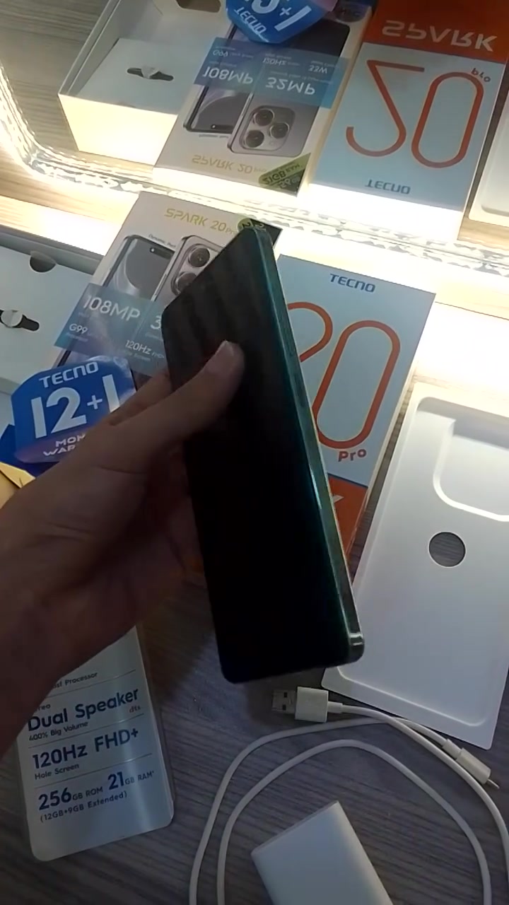مبايل للبيع اسم الجهاز Tikno spark 20 pro مستعمل ولكنه نضيف جدآ جدآ مابي اي عيب مواصفات..
1/معالج G99
2/ذاكرة 256 
3/رام 21
4/كاميرا خلفيه 108 ميكابكسل
5/بطارية 5000
6/كاميرا أمامية 32 ميكا بكسل 
7/شحن سريع 33W
8/ كلشي بلادي شحن وكابل بلادي اصلي  
اني اشتريته ب 265 الف اني ابيعه 200 الف وبيه مجال شوية الي مو شراي لايدوخني الي شراي يجي رأسن على واتساب او اسيا ***********
