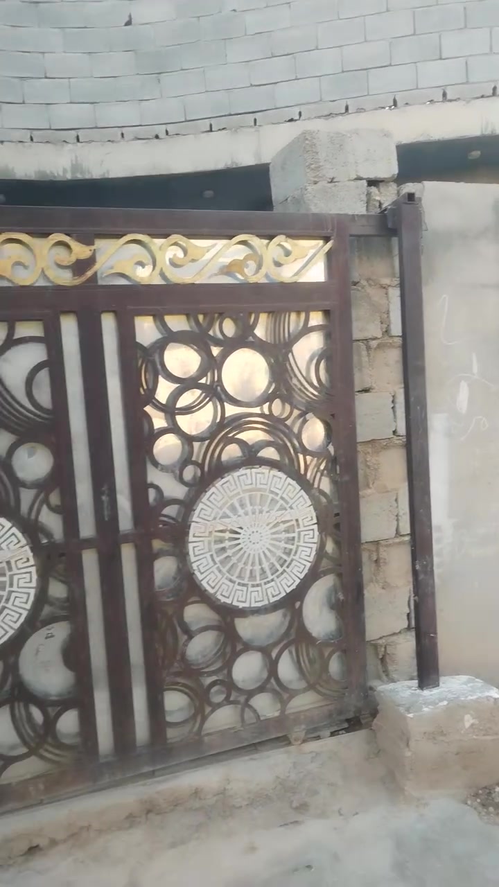 دار المساحة ٢٠٠ متر طابو  سند ٢٥
نهاية شارع بيت شلاكة بناء حديث بسعر مناسب جدا للاستفسار الاتصال على الرقم *********** او مراجعة مكتب الديار شارع العلوة مقابل فرع ملعب منصور
