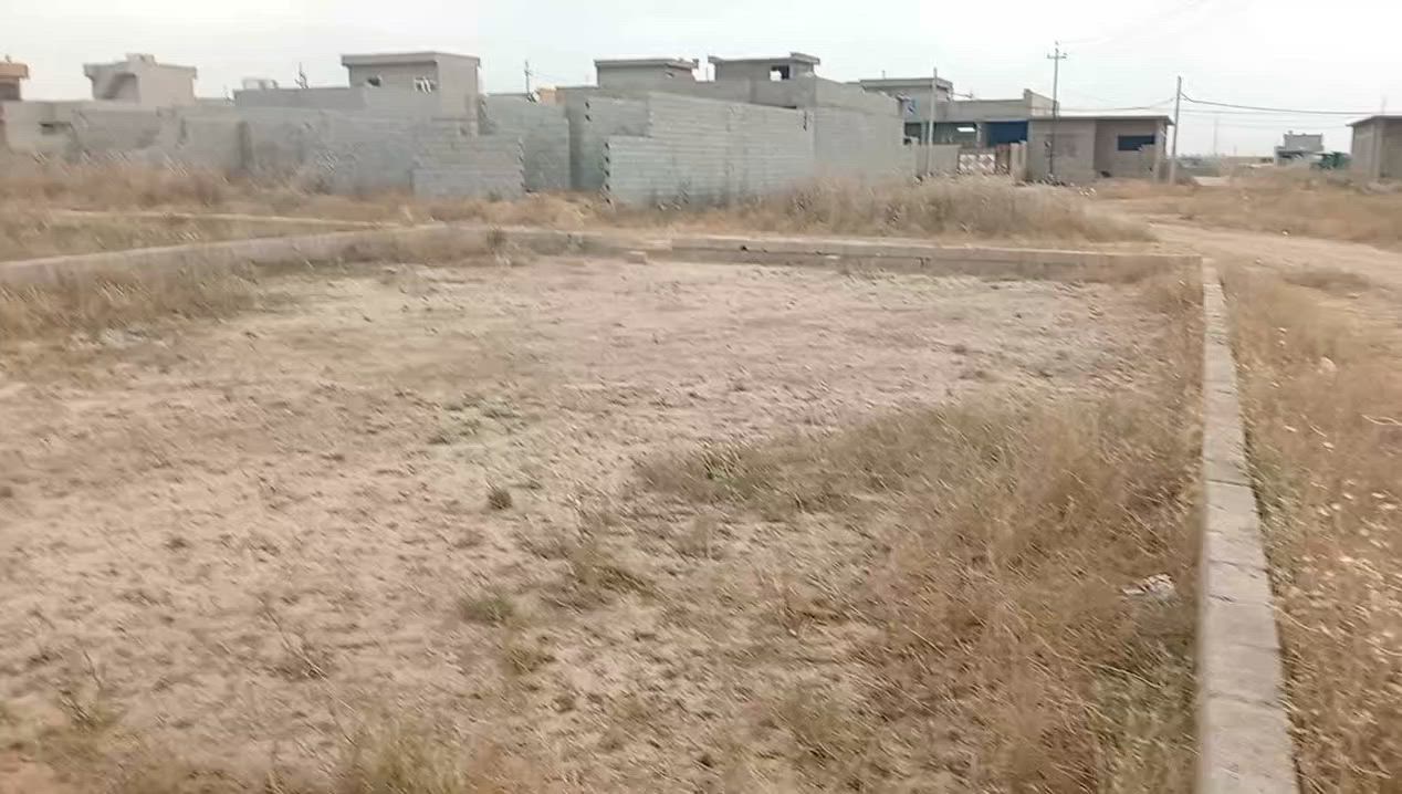 قطعة ركن 350 مترللبيع ترهم قطعتين سويها بيتين بالمعسكر صايرة يم بيت ابو سفيان الحمداني خدمات مي وكهرباء بصفه سعرها 12 مليون نهائي ***********
