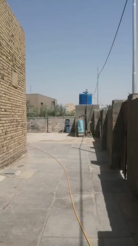 سلام عليكم من رخصت ابو الكروب بيت اللبيع طابو زراعي سند ٢٥ مساحة ٤٠٠م يتكون من ٤غرف نوم وصالة واستقبال ومطبخ وصحيات داخلية وخارجية خدمات كاملة كهرباء وماء اسألة وتبليط العنوان طريق السنية قرب معمل كاشي سيد ابراهيم ابو عميمة الاتصال على الرقم ***********
