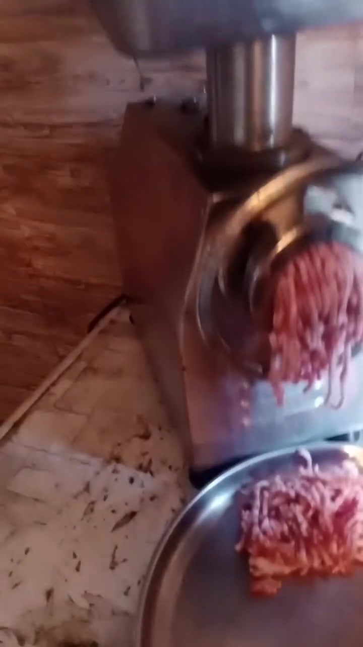 السلام عليكم مثرامات اثنين اثنينهن شغلات وحده غراض بيهه نقص وثانيه كامله مكاني بغداد اليريدهن يتصل *********** سعر 350 اثنينهن
