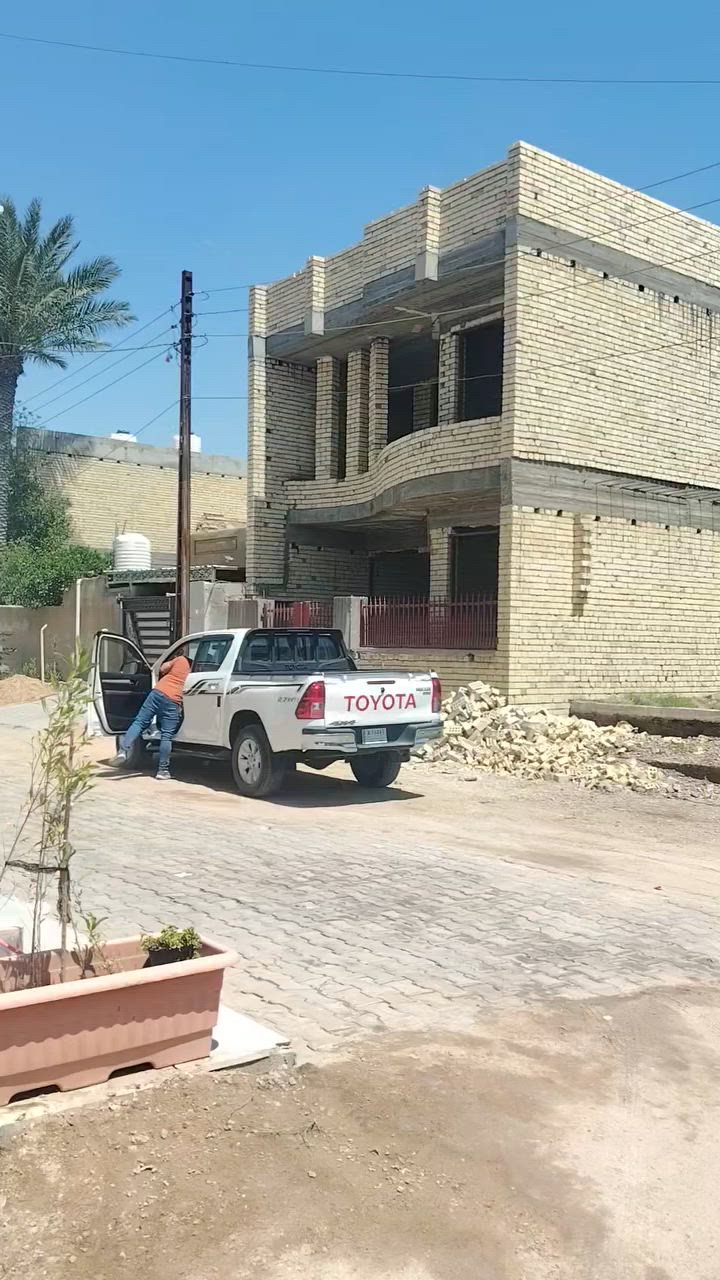 ابو منيصير ضباط الثانية قرب القديم سعر البيت ٧٥ مليون وبيه مجال قليل كلش استفسار ***********
