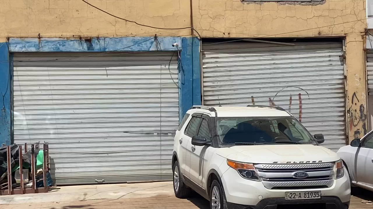 ليكسيلورمر ٢٠١٢
Ford explorer2012  سەیارەکەی زۆر پاک بێ مەسروف بۆ سبوغ بەس دەرگای سایق بەشی خوارەوەی بستێکو نیو بە بەرزی بوغە و چامڵغ سایک پێشەوە قوپاویەکی تیایە   و سەئارەکە زۆر پاکە  مواسەفات سوکان کارەبایە گێر عادیو ئۆتۆ ماتیکە  سپی بەفریە و شتیتریش وسەیارەکە ماڵی دۆستە بێمەسروفە و سعری 158 گەلاو مەعامەلە  ***********
