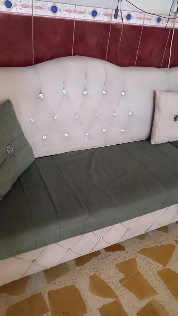 سلام عليكم عندي اغراض للبيع لاين اريد اسافر وبسعر مناسب وهاذا رقم الاستفسار وتساب اوخط *********** هاذا اسيا 
***********هاذا بس وتساب
