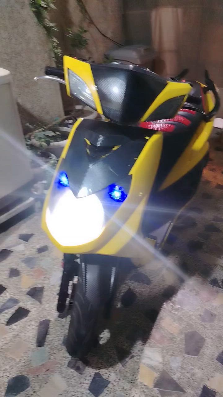 سلام عليكم سكنس فحل كبريتر بوشه 58.5   دراجه  كاطعه زنجيل يعني يحتاج الها تجفيت الدراجه نضيفه كدامك وبيها اجم كسر بل كفر الأمامي وبل نسبه الكهربائيات كلها شغاله  السعر 450 وبيه مجال 
 المكان حي اور جامع الفردوس الرقم ***********
