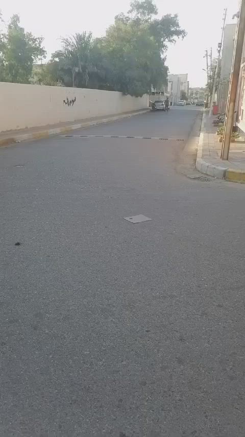 بيت للبيع طابقين معزول درج خارجي الطابق الثاني 

العنوان الرمادي حي الاندلس قرب مدرسة الرمادي 

طابو صرف 

مساحه 276متر 

وجه 12متر نزال 23متر 

شارع 10متر 

الطابق الاول استقبال صاله مطبخ حمامات داخليه وخارجيه كراج حديقة غرف نوم عدد 2

الطابق الثاني درج خارجي غرف نوم عدد 2استقبال صاله مطبخ حمام 

الاتصال ‏‪***********‬‏

عنوان المكتب الرمادي خلف العاب السندباد
