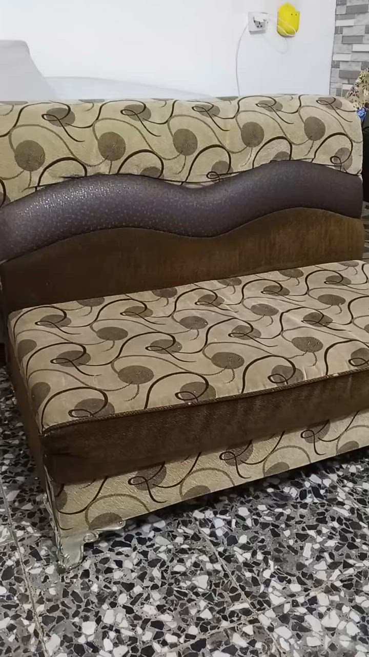 تخم 7 مقاعد بي ضرر كرسي رجلينه مسكوره وميز تواليت تفصال صاج
رايدهن 100 وبيهن مجال تصال على رقم ***********

