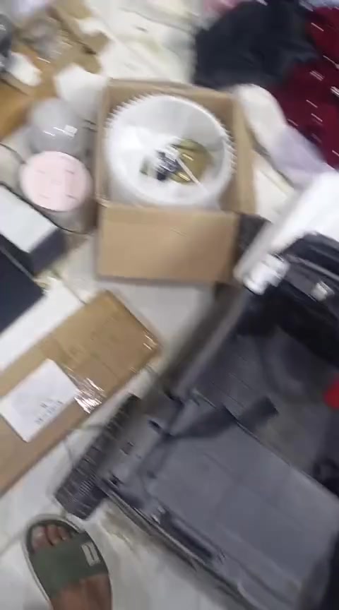 سلام عليكم اخوان محل كامل للبيع ٧٠٠ اليريدهن ***********
