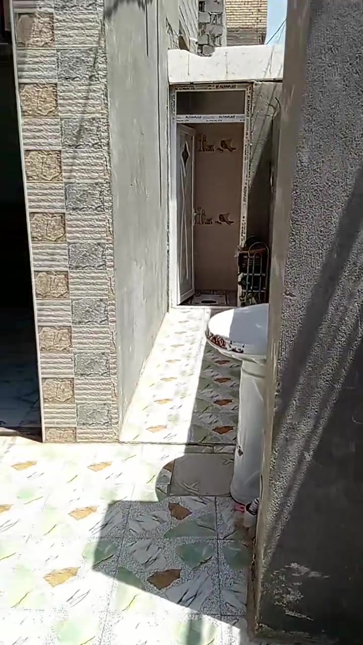 سلام عليكم بيت مساحه 150 قرار محكمة سند 25 البيت يحتوي على كراج ستقبال غرفتين نوم مطبخ حمام صاله البيت كامل بناه جديد البيت كربلاء المقدسه قرب جامعت فريحه شارع الحافظ ترابي سعر 75 أو بيه مجال البيت قريب على زوار المشايه *********** أبو زهراء
