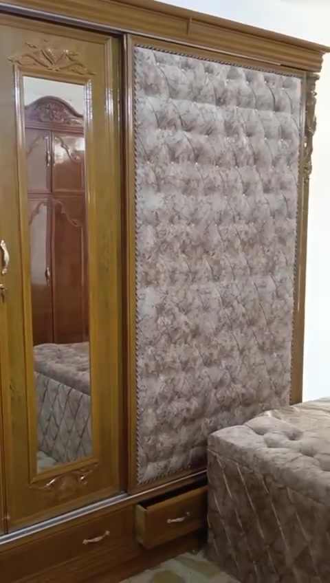سلام عليكم غرفه اخشاب للبيع كلش حلوة تجي وتشوفه بعد احلا الغرفه بلحقيقه صالها اشهر من اخهذنها 2500عارضيها 1900وبيها مجال هاذا رقم دك عليه عنوان نجف شارع المجمعات
‏‪***********‬‏
