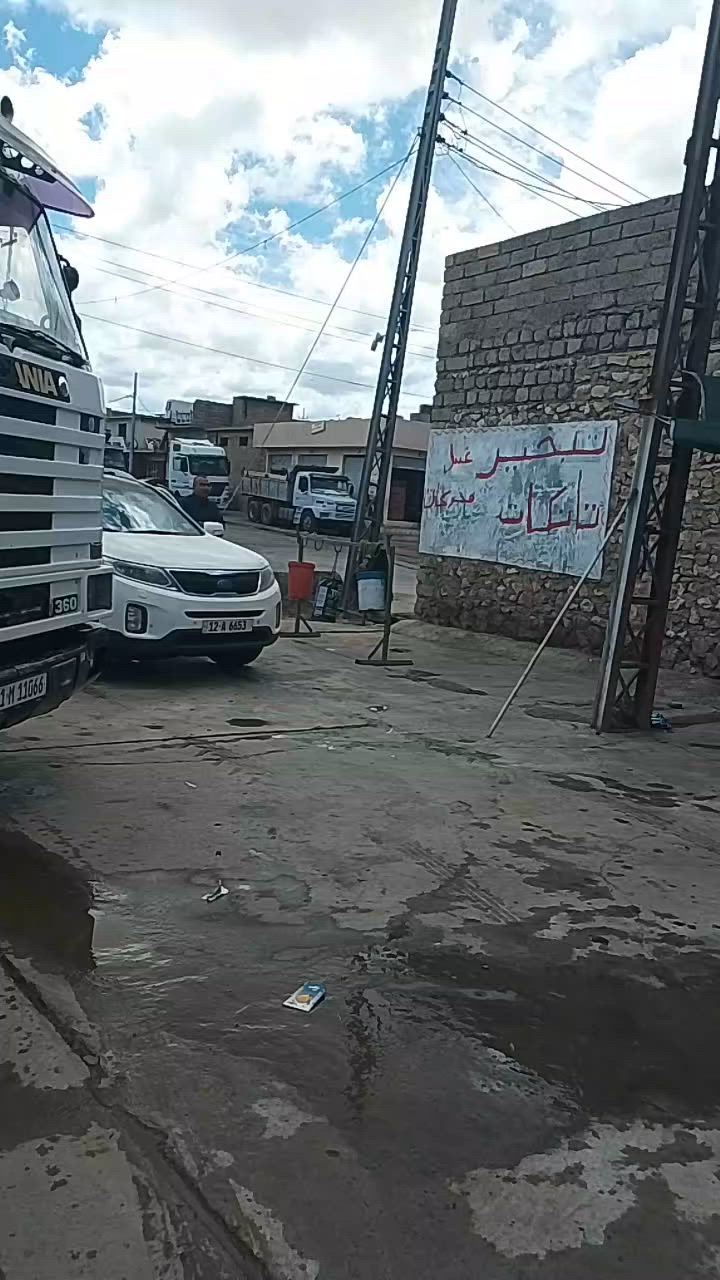 السلام عليكم سياره للبيع 13بم عادي سياره معمره+طوناج جبيس تصريح امني برقيه عل سوريا+طخم تاير راس وعربانه سياره جاهزه للعمل السعر 245 رجاءن المو شراي لا يتصل ***********
