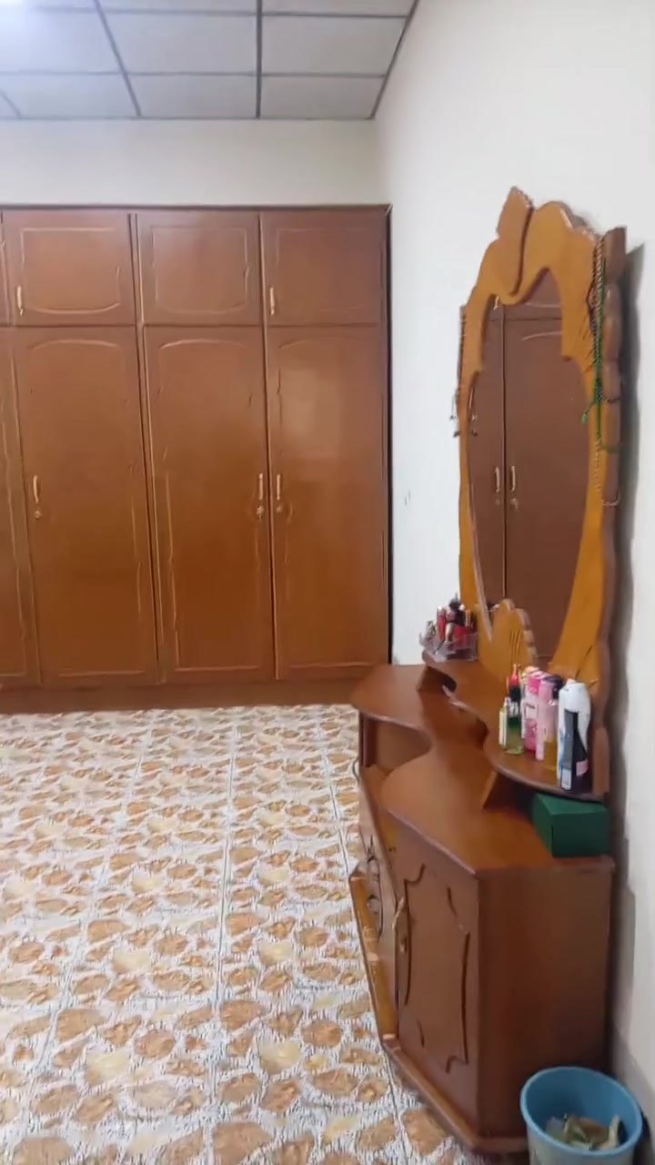 السلام عليكم يوجد غرفه صاج للبيع
نضيفه جدا 
السعر خاص
المكان تكريت القادسيه قرى وردي 
للاستفسار الاتصال ***********
