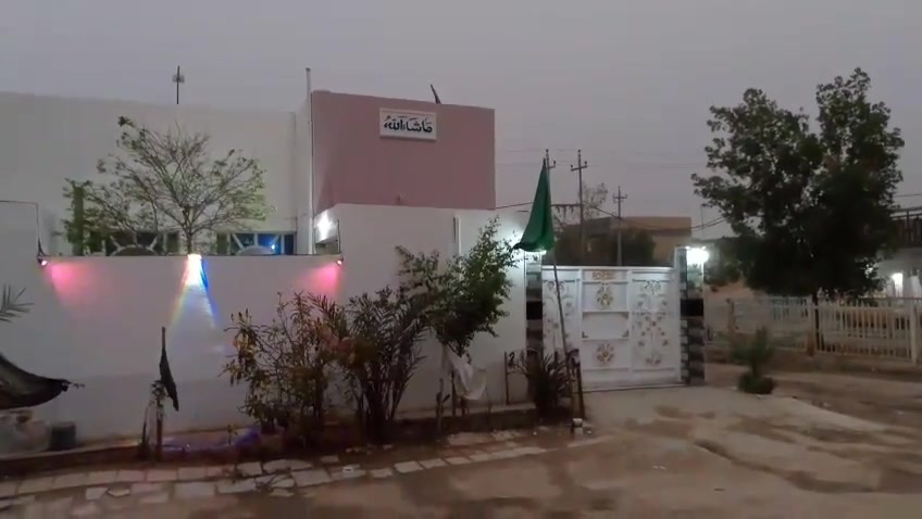 بيت للبيع 250متر ركن على شارعين20م وحديقة موقع مميز يحتوي على غرفتين واستقبال وصاله ومطبخ وصحيات داخليه وخارجيه 
موقع الدار الحيره حي الحسين 
قرب شارع الصنين 
يباع نقدا وعلى المبادرة حسب الأنفاق 
الاستفسار مراجعة مكتب الجنابي للعقار أو الاتصال على الرقم التالي 
***********
