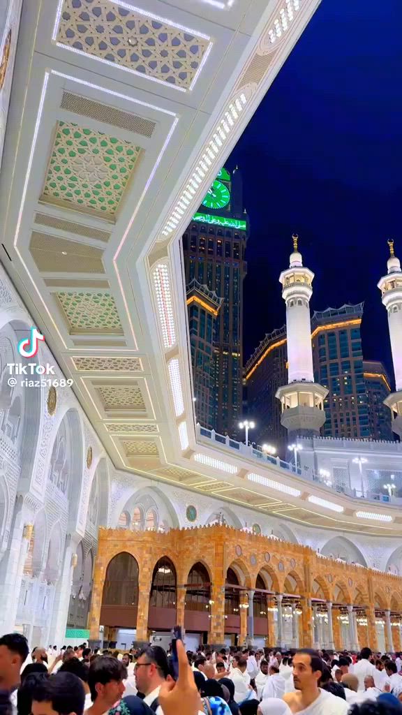علان عرض خاص عمره البر 15يوم صافي  5ايام مدينة و 10ايام مكة السعر 6اوراق وجميع الخدمات وجبتين طعام وجنط وحرام وحجابات للنساء ومزارات مكه المكرمة والمدينة المنوره معا مرشد ديني يرافق الرحلة وضيافه الطريق ومبيت في مزرعة حائل معا وجبت افطار الفنادق في مكه محبس الجن باتجاه الصقاف والمدينة مركزية السفر أن شاء الله 7/15 سارع بل حجز ***********
