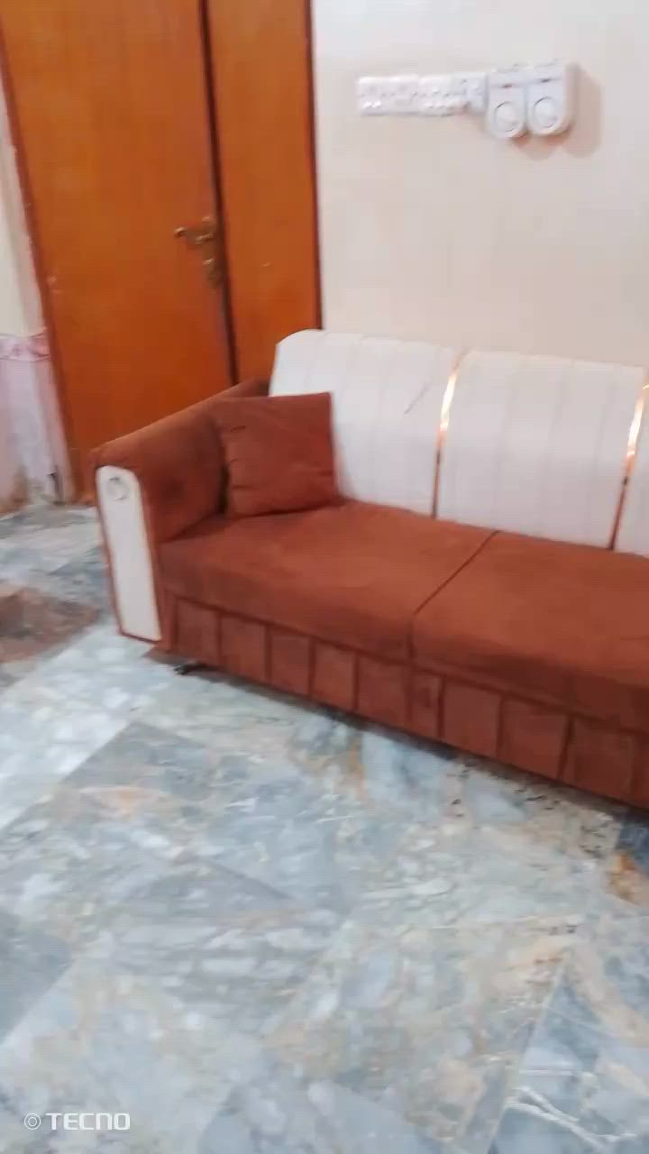 سلام عليكم ديوان مستخدام للبيع 17متر 22 نفر سعر 800 وبيه مجال مكاني مدينه الصدر شارع المضخه  ***********
