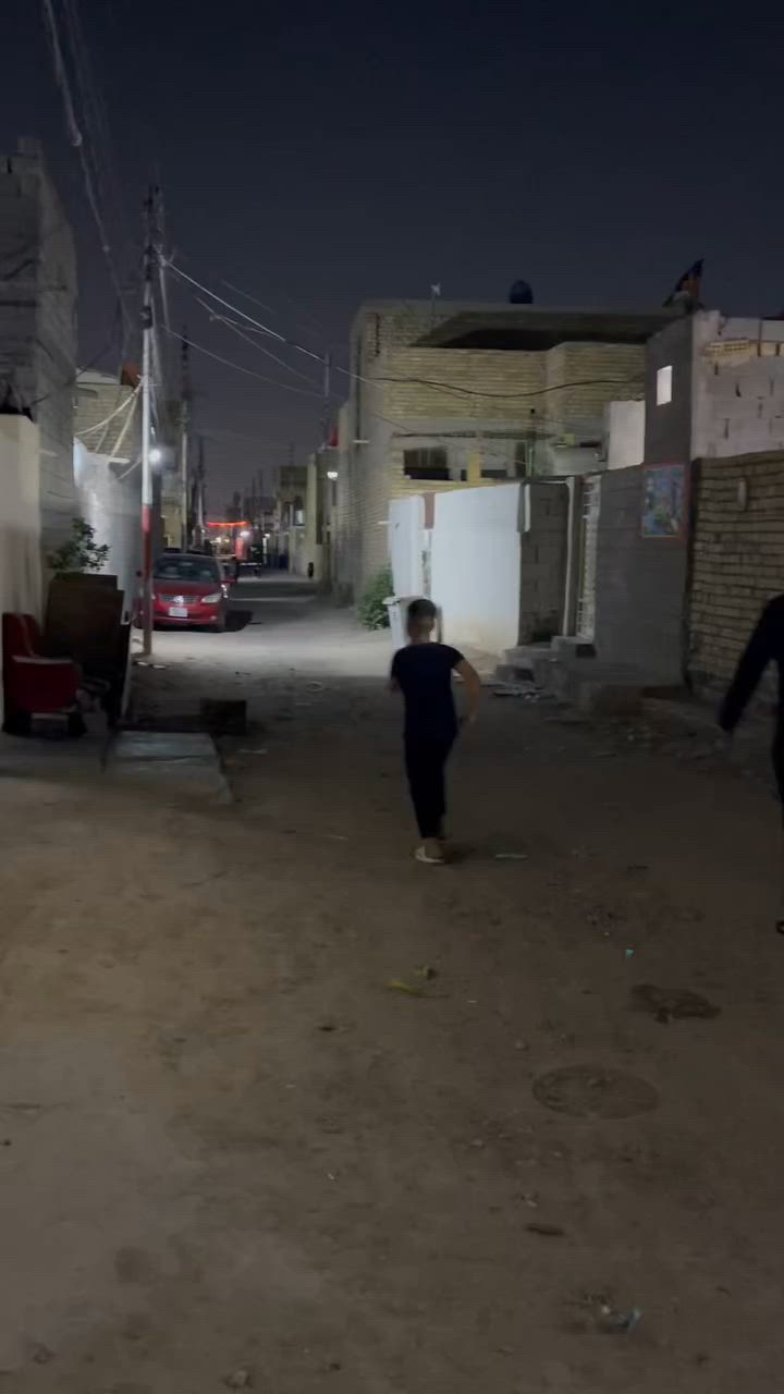 بيت مساحة ١٤٥ متر زراعي
بناء درجة اولى رفت وبناء طابوك
غرفه صاله صحيات مطبخ
استقبال وغرفه فوك 
موقع حلو خدمات كامله 
جهد الهندسي جاي يبلطون 
مكان رشاد بشارع السوك سعر ٧٥ 
***********
