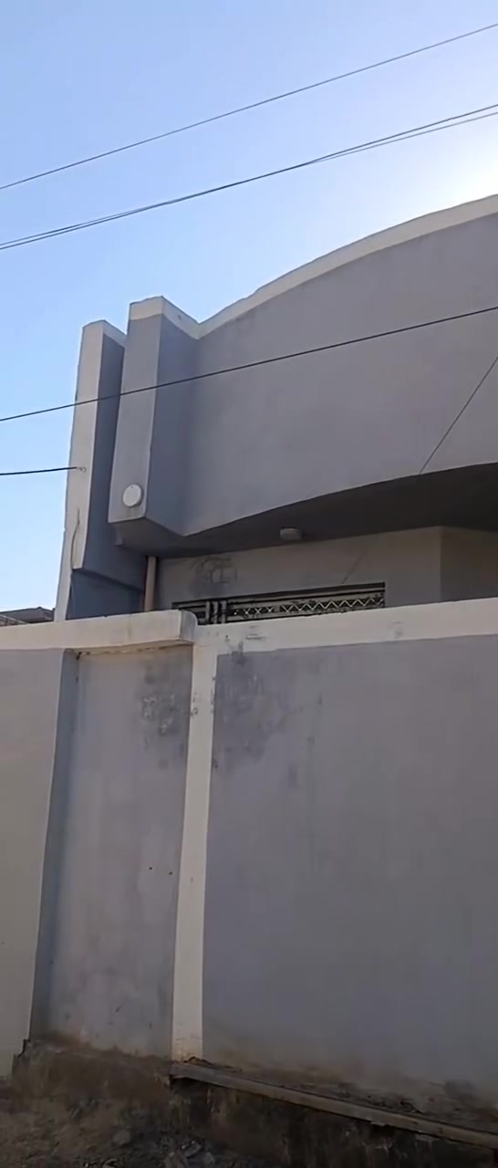 يتوفر  بيت 150 متر بابل ابو غرق  بحي المرتضى طابو صرف كراج سيارة صحيات مطبخ ستقبال صالة درج صحيات منور 2 غرف نوم 2 و فوك بيتونة وصحيات  وغرفة سكف سندويج  وسطح السعر 88 وبي مجال البيت كلة صب من عدة الغرفة الفوك   رقم الهاتف *********** @إشارة @الجميع .
