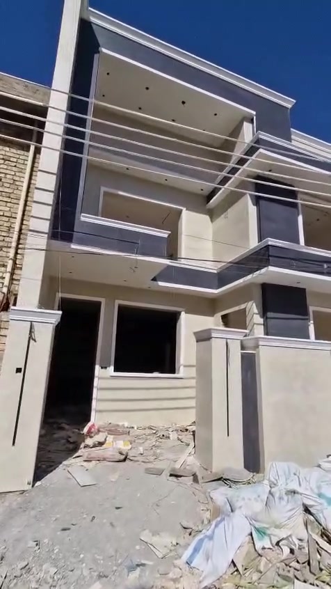 ١٢٥ متر للبيع الواجه ١٠ نزال ١٢ ونص
٤ غرف نوم حمامات ٢
وصالة ومطبخ وحولي ومنور 
الموقع ممتاز خلف اربع شوارع السعر ٤٠٠ مليون بي مجال بسيط ***********
