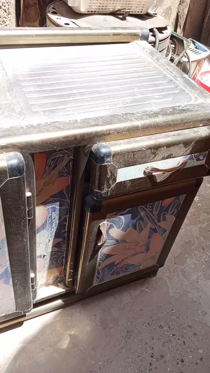 سنك للبيع ب60 وبي مجال
نضيف يحتاج تنظيف فقط مابي ضرر 

للتواصل ***********
