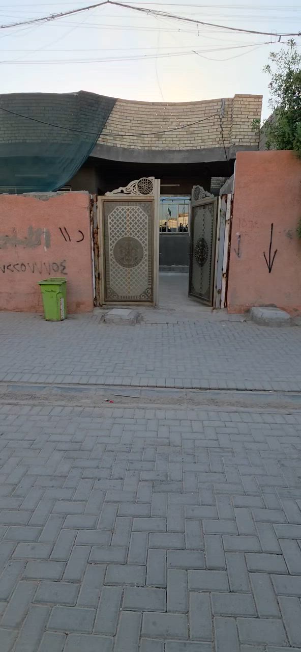 بيت للبيع المساحة 220م طابو زراعي سبع قصور شارع ابو علي مقابيل مرتضى المصور جميع الخدمات متوفره السعر 135 وبي مجال للإستفسار يرجى مراجعة الدلاليه الأمير عنوان دلاليه شارع ابو علي مقابيل المدرسة الأهلية ***********
