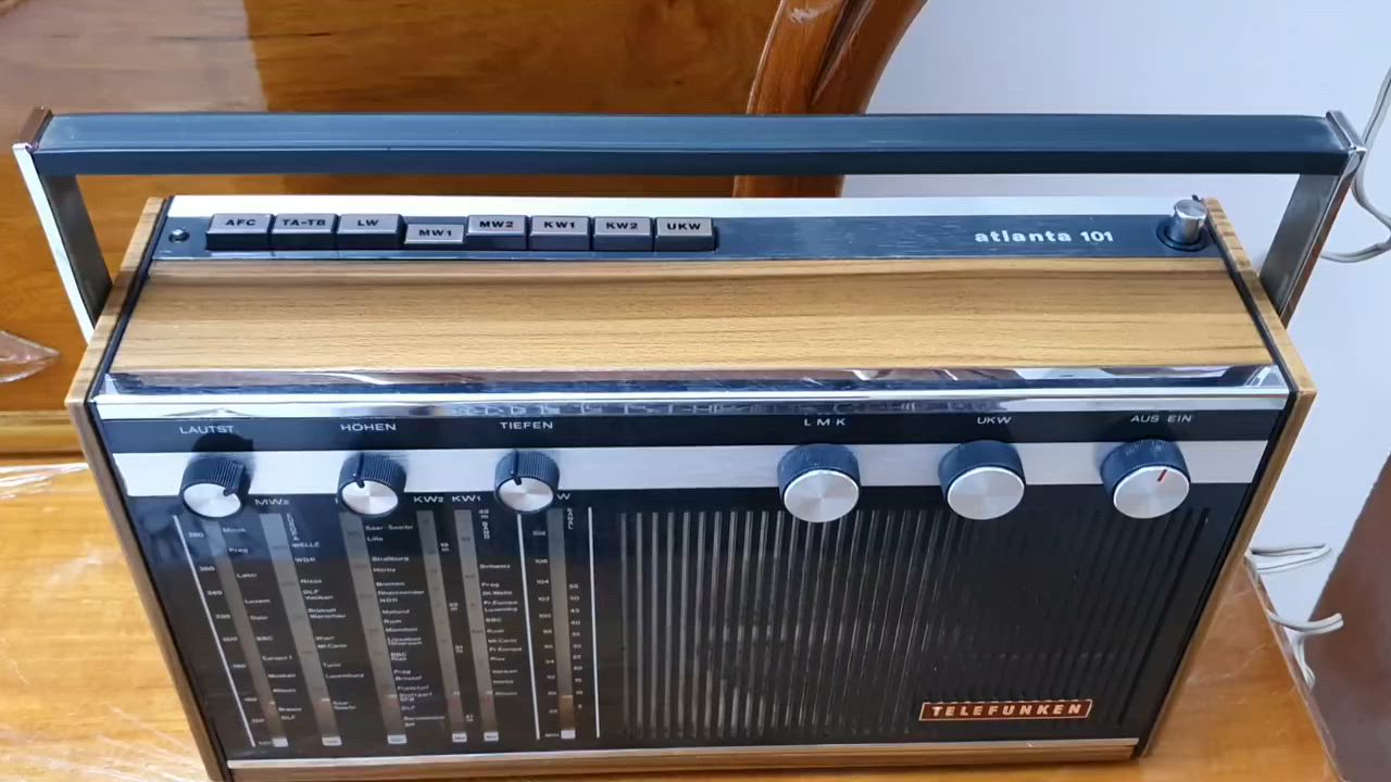 راديو الماني غني عن التعريف سنة الصنع 1968 يحتوي على خمس موجات MW/LW/FM/SW1/SW2 وزن ثقيل اي استفسار عالخاص.


**إذا كنت صاحب هذا الإعلان وتريد حذفه لأي سبب، رجاءا أرسل رسالة إلى الدعم الفني**