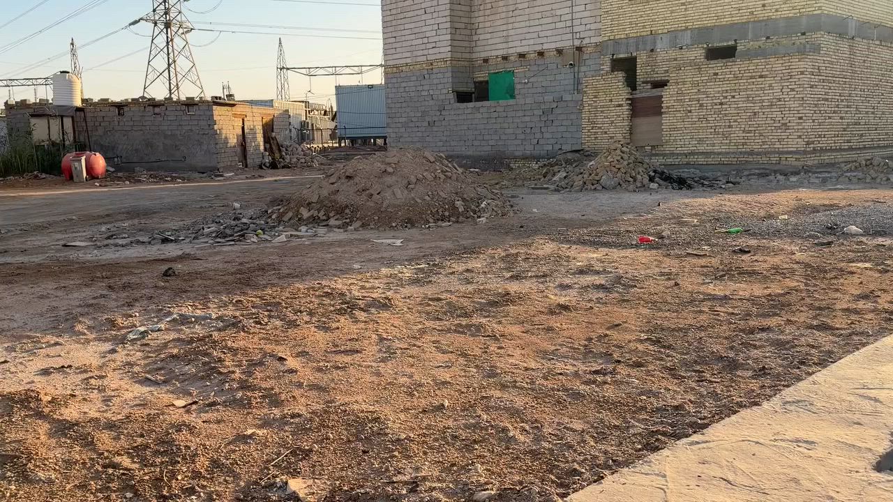 سلام عليكم قطعة ارض زراعي للبيع مساحة300متر واجهيه١٥ الاسكان صناعي ورا بيوت دور ناضر ***********
