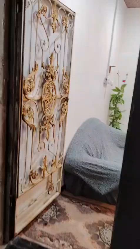 اسلام عليكم مكلف بنشربيت حواسم للبيع الكزيزه الحريه غرفتين وصاله واستقبال وطاره وصحيات سكف سندويج اسعر14وبي مجال هاذ رقم صاحب البيت ***********
