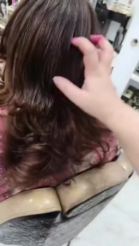 زبوناتي الحلوات الجميلات بنات هبهب مركز رودينا للتجميل النساء الجميلات 
جمعه مباركه متواجدين كل ايام الاسبوع 
الحجز والاستفسار ع رقم 
***********
بنوتات هذا قص وصبغ لي
