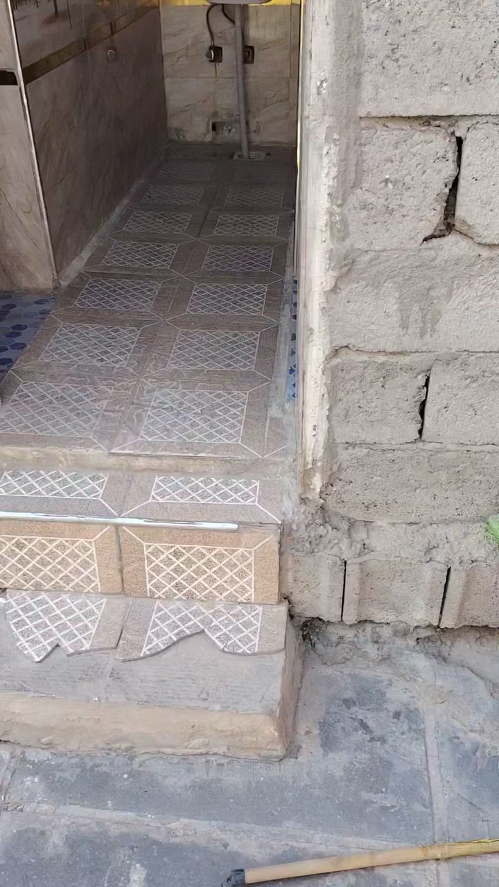سلام عليكم بيت للبيع تجاوز ١٤٠ متره
خدمات كامله وجه عل شارع الاستفسار عله هاذه الرقم
*********** واتساب موجود
