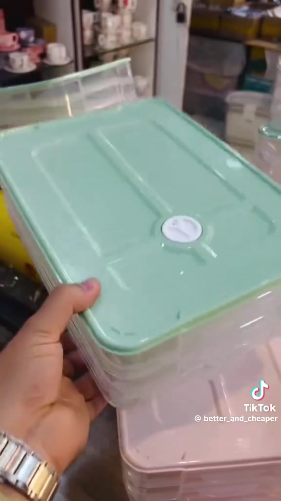 🛒 أرخصلك ستور 🛒
الترندات كلها تلقوها عدنا... وبأفضل الأسعار! 💪🔥

وصلت حافظات التفريز الأصلية (وليست التقليد) حتى ترتبين أكلك وتوفرين وقتك بكل سهولة. 👌✨

مو بس للكبة! 😍
تقدرين تستخدمينها لحفظ: 🥟 البورك
🍢 الكباب
🥩 البرغر
🥟 السمبوسة
🍗 الدجاج المتبل
وكل الأكلات اللي تحبين تجهزينها مسبقًا وتخزنينها بالفريزر.

✅ بلاستك صحي P5 عالي الجودة.
✅ غطاء محكم الإغلاق مع صمام تهوية للحفاظ على جودة الطعام.
✅ كل طبقة منفصلة عن الأخرى بأقفال محكمة تمنع التسرب وتحافظ على الترتيب.
✅ متوفرة بموديلين: ٣ طوابق و٤ طوابق.

💰 الأسعار: 🔹 ٣ طوابق: ٧,٠٠٠ دينار فقط.
🔹 ٤ طوابق: ٩,٠٠٠ دينار فقط.

📍 أرخصلك ستور... جودة أصلية بأسعار تنافسية.
📩 للحجز والاستفسار راسلوا الصفحةاو التواصل واتس اب على الرقم ***********
🚚 تتوفر خدمة التوصيل إلى جميع محافظات العراق.
