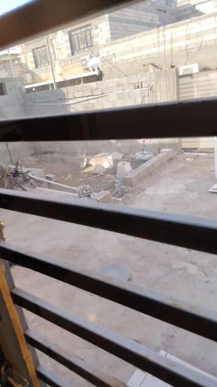 سلام عليكم بيت للبيع البصره ابو الخصيب العوجه شارع ابو وضاح مساحة ٢٤٠ لبناء ٢٠٠ زاعي سهم بطابو ***********

