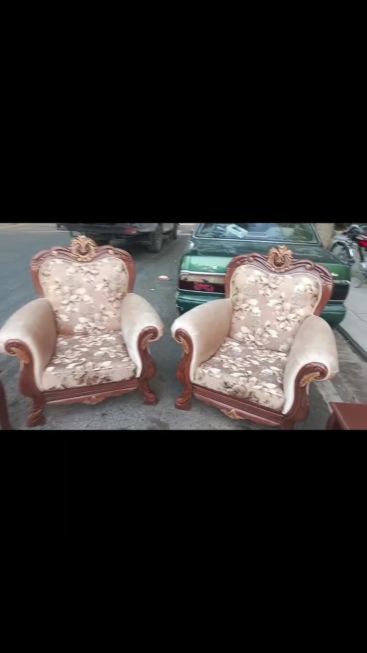 سلاوهاورییان
ئە م تاقمە کلاسیکە بۆفرۆشتن
10نە فە رییە  تورکی ئە سلییە دارکویزە
لۆک لۆکە بە لۆکی ماوە تە وە وە ک شوشەوایە
5تەپلە ی خۆی لە کە لە
ژ.م***********
شوین.کەلار

