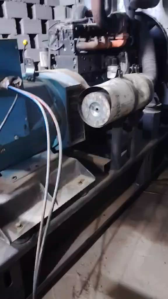 كمنز  ٢٤ راس توالي ٢٠٠ رديتر وكلر جدد وراس توليد جديد مكينه مستعمله نص عمر شاصي جديد
السعر ٤٥ وبيه مجال
*********** 
مكاني ديالى هبهب
