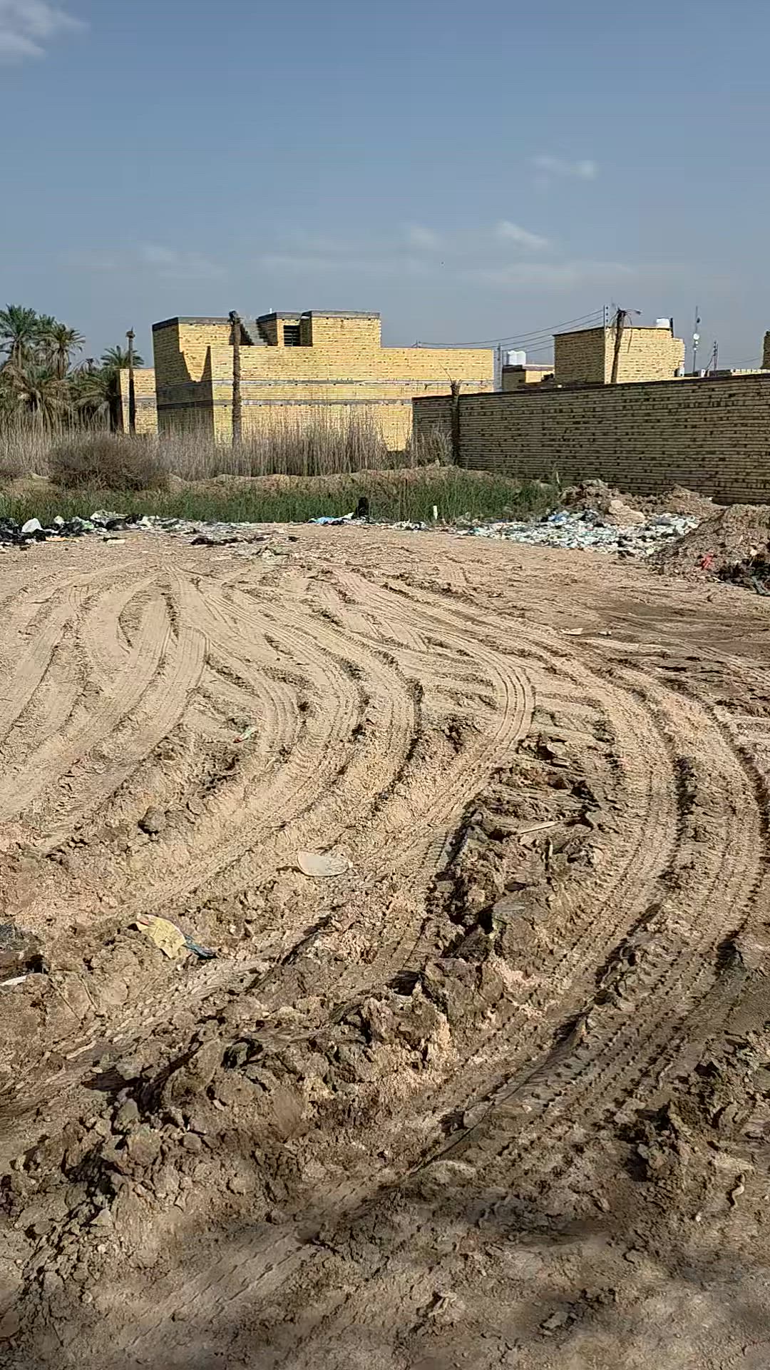 قطعه للبيع خنيطله شارع الحمداني بل فرع مساحه 200 متر تفاصيل كامله موضحه في المقطع والصور 
للإستفسار الاتصال او وتساب 
***********
