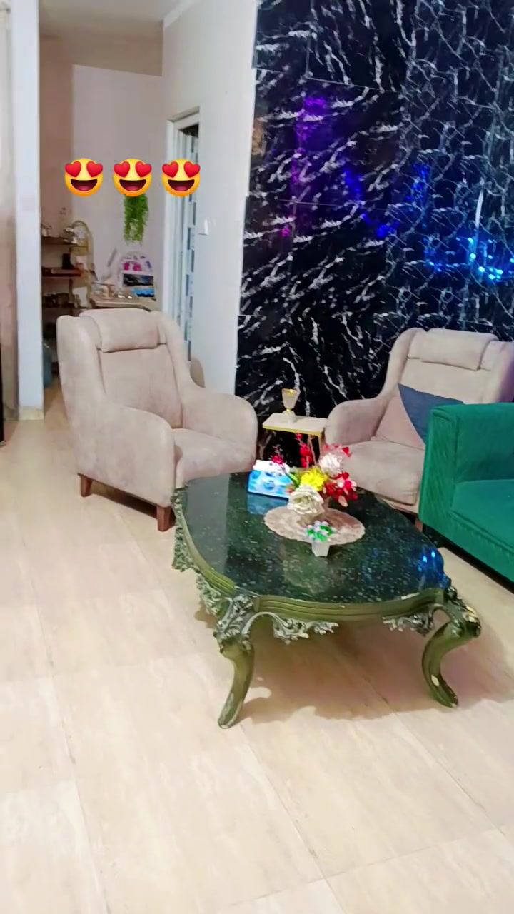 سلام وعليكم غراض اخو جديد اي ضرر ما كو  سعر لغرفه 400.  ست  سبع قطع  لتخم خمس قطع كلش جديد سعره 190.   لكاونتر 150.  لمبرده 40.   لمكيف طنين هوه ثلج كلش نضيف سعره 225    لغساله 50.     لطبله 30.   لبلازمه ام لنت 50.حجم 32.   لميز لطعم بدون كراسي 20.  مكاني بغداد جديده يم مطعم لدرويش   ***********. لثلاجه سعره 175.  كلش جديده تخبل

