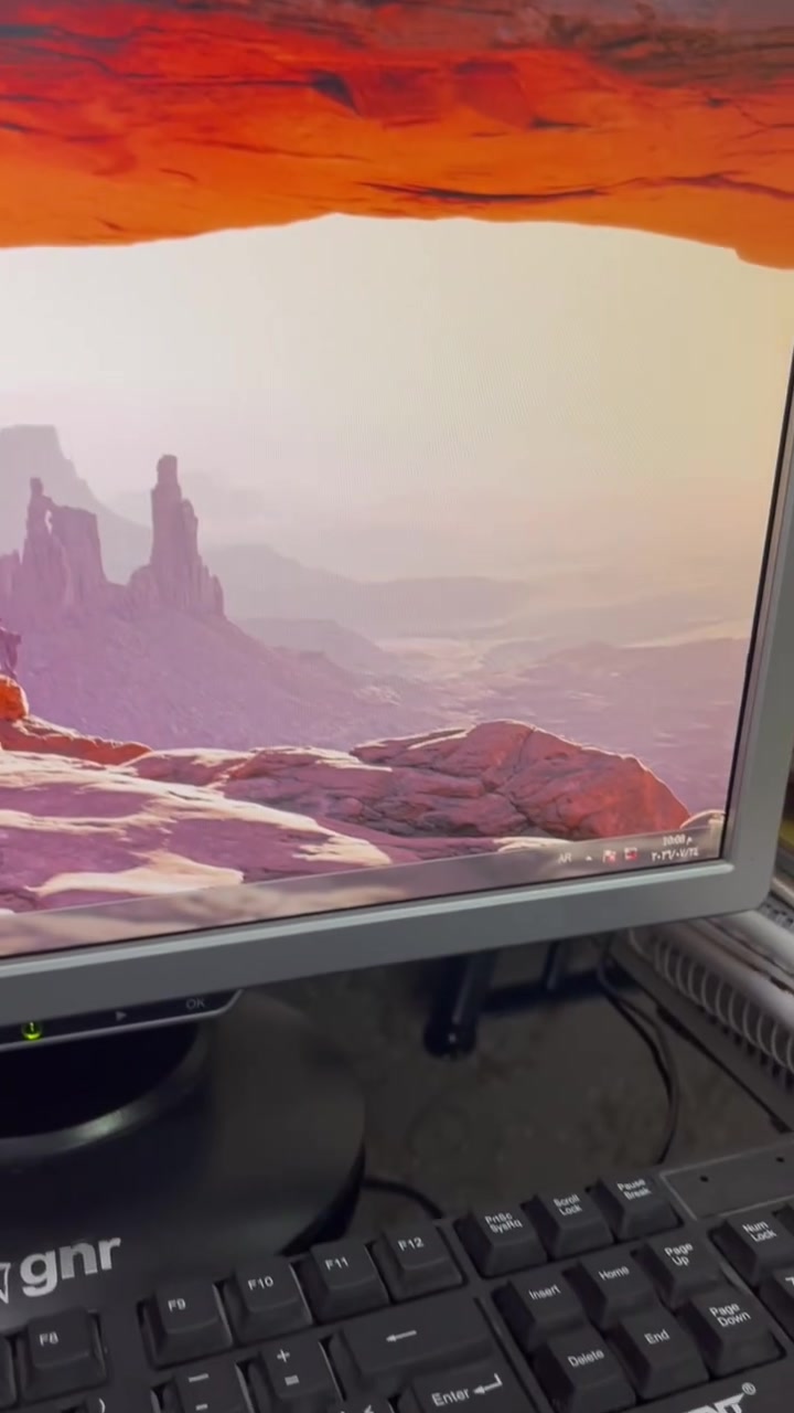 سلام عليكم 🫡 

للبيع حاسبة وكيس 
Windows 7
المعالج Cor i3
نوع التخزين ssd
(كاملة مابيها نقص )
بيها لعبة gta san andreas و Counter-Strike 1.6 و بيس ٢٠١٣ 
السعر ٧٠ الف وبيها مجال 
موجود خدمة توصيل فقط بغداد 🚚 
التواصل 👇 
***********
