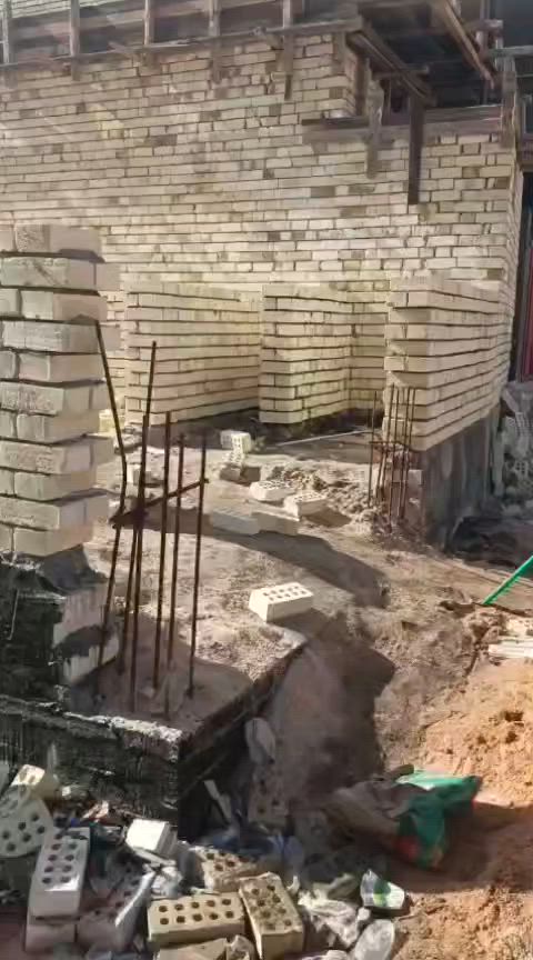 خلفه بناء طابوق وبلوك وفرمستون وتطبيك فرشي  شقل درجه اولى اشراف مهندسين التزام ومصداقية بلعمل متفرق حالين ***********يوجد واساب
