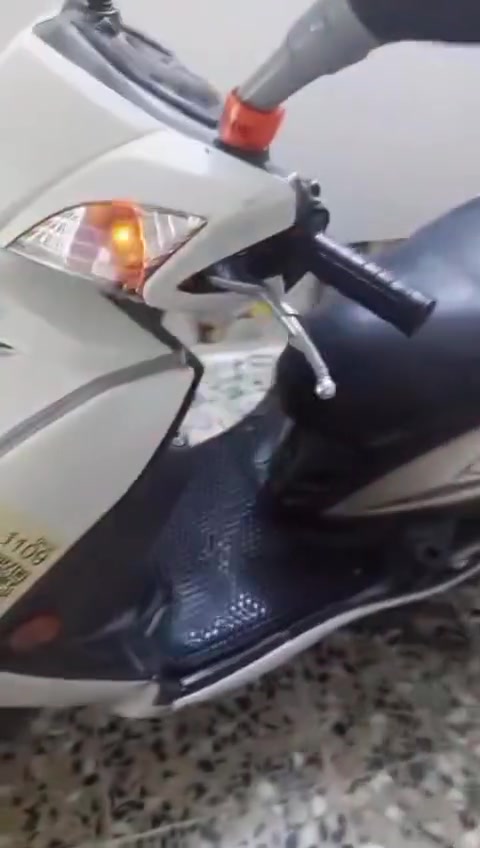 السلام عليكم 
دراجه سكنس فحل ام طلاعات  نوزل بلادي مامفتوحه المكينه كلشي شغال كهربائيات سرعه ١٤٠ سعر مليون وخمسين ***********مكاني حي النصر

