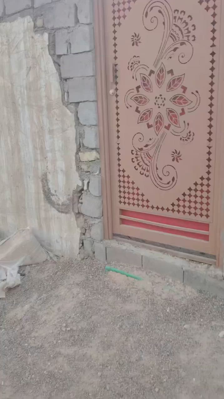 سلام عليكم  بيت  80 متر  غرفه وصاله ومطبخ وحمام  البيت  عوزه بورك وسراميك السعر مناسب  12 وبي مجال  شارع المطار الجديد يم اسواق فدك  مكتب الصدرين  ***********
