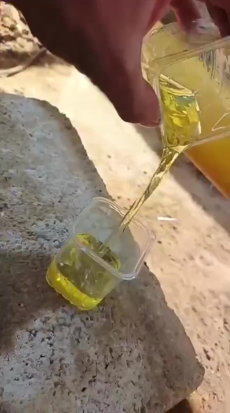 احمر خفيف وصفر خفيف ***********راسلني واتساب وتدلل
