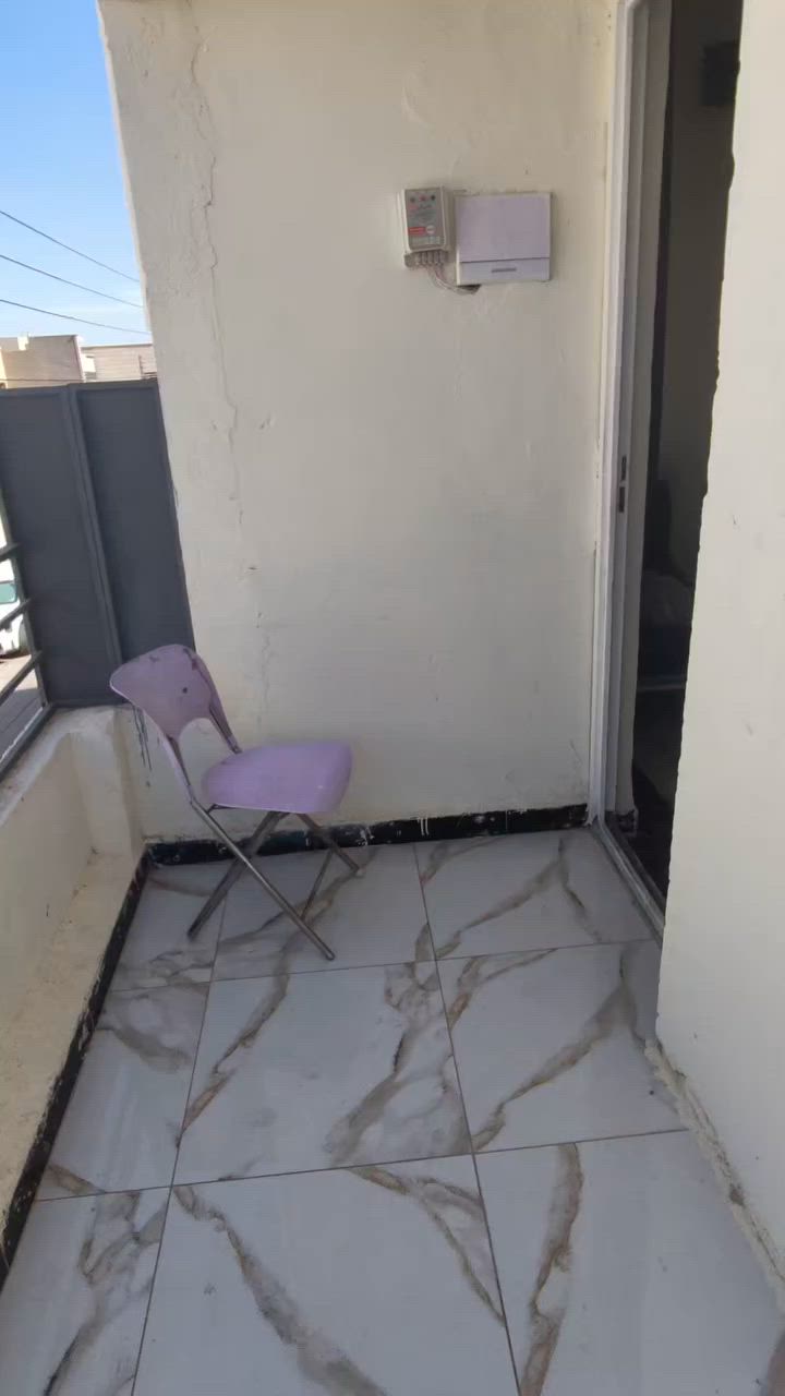 سلام عليكم ورحمة الله وبركاته.
بيت طابق ثاني للايجار  مؤثث كما موضح بالفديو.. 

 في غزاليه خلف حديقة الوزان بدايت شارع لندن..

بيت مسحوب خط مولد وخط نت.

.البيت ايجاره ٥٥٠ الف

ودلليه ٣٠٠ الف


**إذا كنت صاحب هذا الإعلان وتريد حذفه لأي سبب، رجاءا أرسل رسالة إلى الدعم الفني**