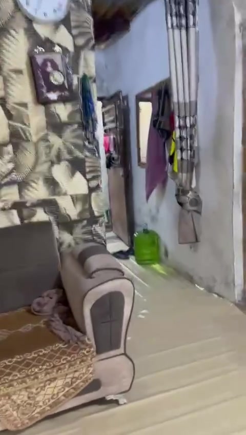 بيت تجاوز للبيع كفائات السيديه قريب عل شارع مقابل الطابو كهرباء مي مجاري باقي التفاصيل اتصل ***********
