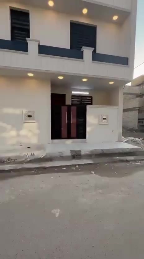 بيت مساحه 50م للبيع زيرو جديد
طابووو صرررف منطقه الثعالبه _9000 بصف سوق 

ركن 10في5

يحتوي ع غرفتين وصاله ومطبخ و2حمام 

***********
