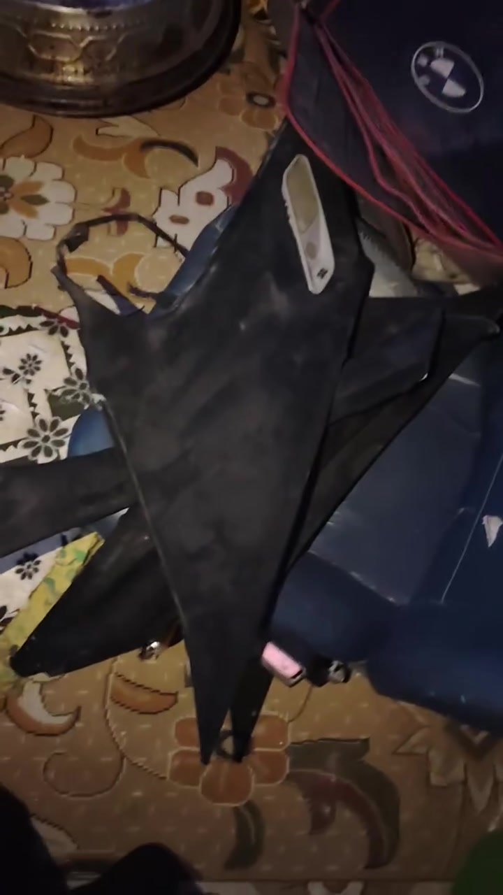 اخوان كشنات كهربائي شغالات شرط ومصطره هيه وبخاخاتها هم شغاله تفعص على الجهاز إله تاخذ
ارفليو هم شرط الفعص وبطاين 2
وتنته ومرايات.
وباخات التكم الداخليه مال الغرفه
وبعد اهواي نواعم مالات 500
كلهن 250 قفل مكاني ميسان
اتصال ***********
