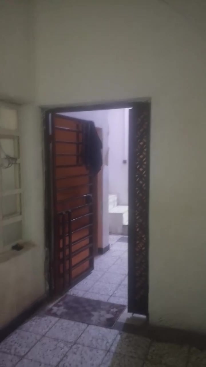 دار للبيع رقم بلدية 

بصف ركن بحي الريسزز 

معامله كامله باقي تثمين 
يحتوي على أربع غرف نوم 
ديوان مطبخ صاله 

صحيات.             مساحه 200متر
بعد عن شارع 30 ثمن مترات

موقع جدان راقي

سعر 130مليون وبيه مجال 

ستفسار تصل ***********
