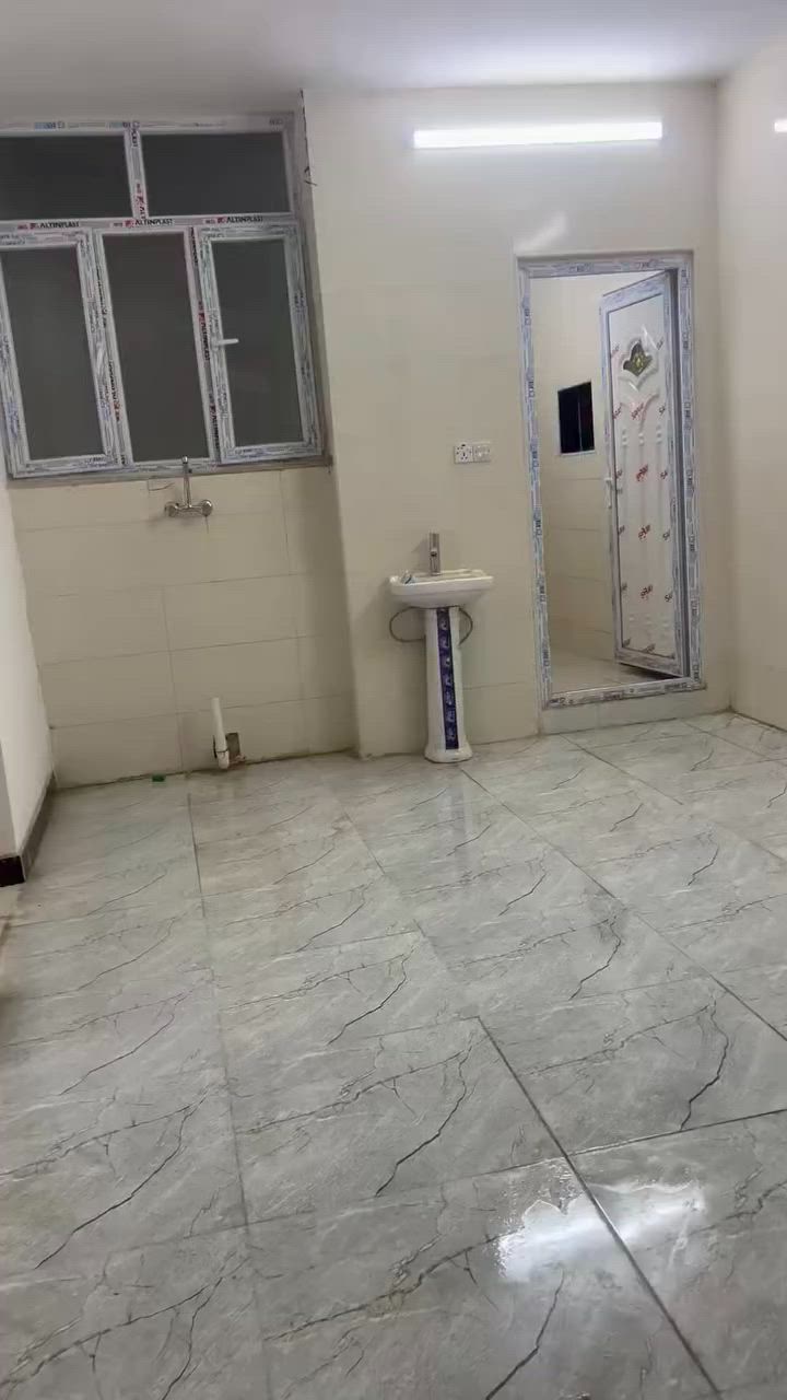 "سكن طلاب أو موظفين قريب على جامعه تراث/المامون/اشور شقق اثنين طابق ارضي /طابق اولا تحتوي كل شقه على غرفتين وصاله نظامً تركي وصحيات بناء جديد حديث 
العنوان 📍 المنصور (الوشاش) قريبه على شارع مستشفى طفل
الاستفسار:
***********

‭***********‬

شقق زيرو ❤️
