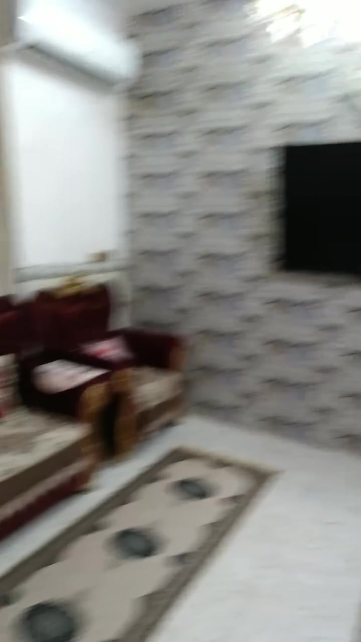 السلام عليكم بيت للبيع منطقه الظباط الثانيه الزراعي قريب على مجمع فدك البيت قاط واحد ركن على شارع ١٥ مساحه 100 متر بناء درجه أولى والتبليط عن قريب السعر 86 وبي مجال قليل  ***********
