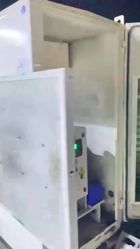 مولد كاتم مثل ما موضحه بل التصوير بيركنز انكليزي 4 سلندر سوبر 100 كيفي حقيقي 3 فيز شاشة حماية تشغيل واطفاء ذاتي كاملة وجاهزة على الحمل بيها خيط تبخير كل تبديلت دهن تنقص اقل الربع لتر ربع تقريبن
السعر٥٣ وبيها مجال شي بصيط 
بغداد ‭***********‬
