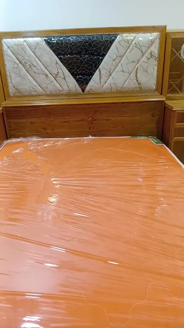 غرفة اخشاب جديد شراط مامستخدام يومين متوزين والله  تبيعه محتاج فلوس سعر 1000000 مليون 200
وميتين بيه مجال قليال حك جيتك اي استفسار على  رقم   ***********@
