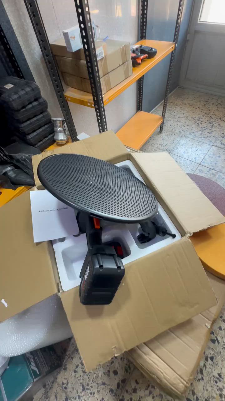 ساقولة جدران وارضيات شحن وياها بطاريتين كل بطارية ٢١ فولت
بيها ٦ سرعات مثل ما موضح بالفيديو 
متوفر ١٠ قطع سعر القطعة ١٧٥ الف 
عنواني بغداد - مدينة الصدر
***********
